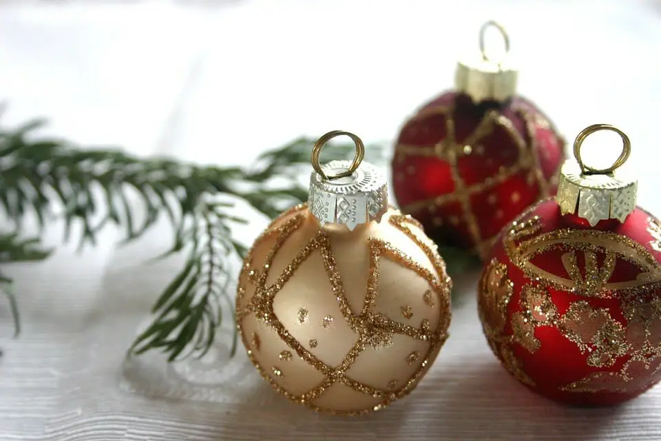 Xmas Tree Decorations That Make for Great Presents 2